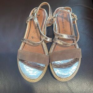 Tamari’s Comfort Sandals -Gold Snakeskin Strap & Brown Suede Band Size 38- US 7